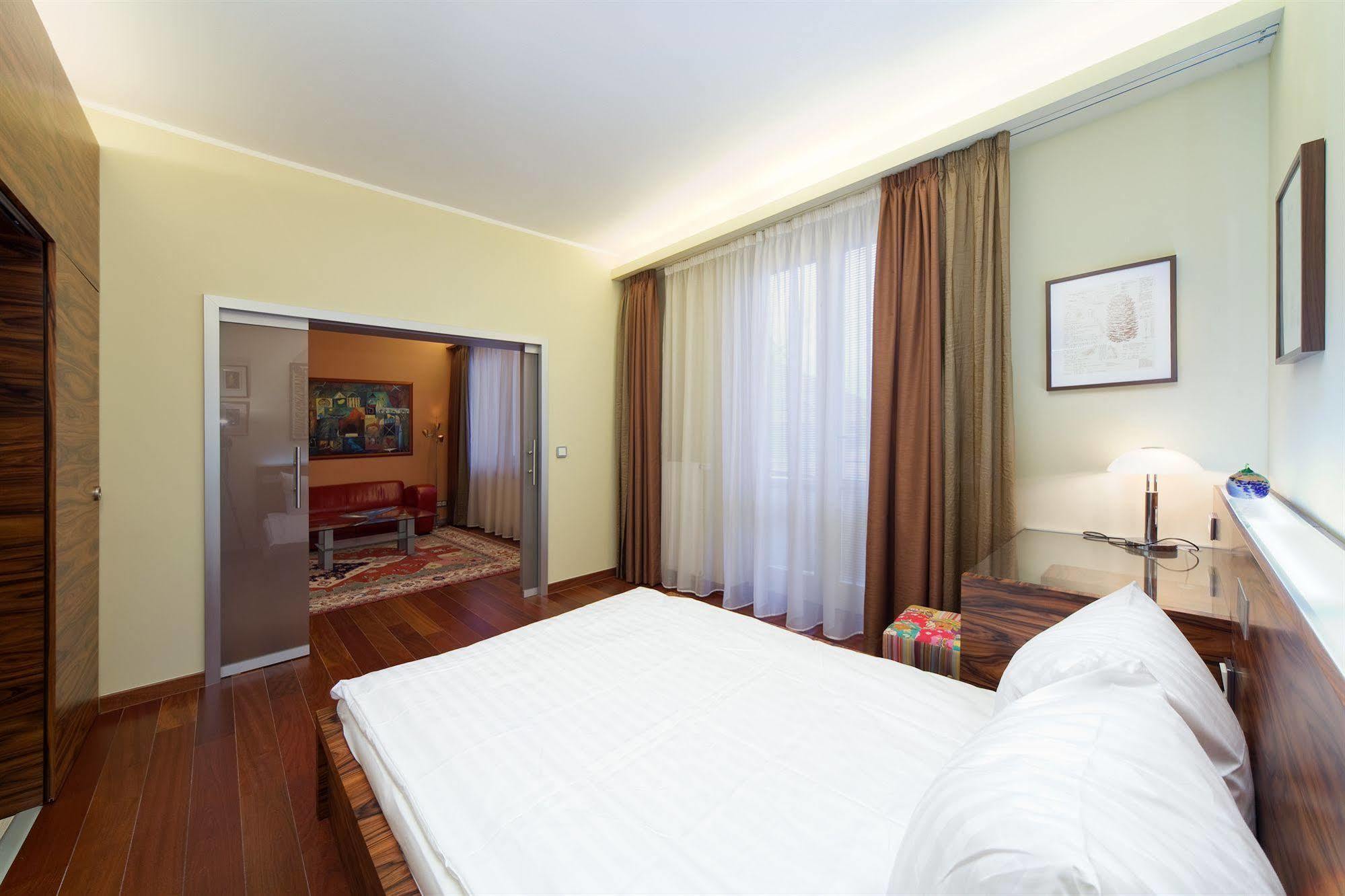 Aparthotel Louren - The Bridge 4*